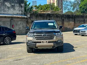 Toyota Land Cruiser 4.6 V8 ZX 2019 Gold