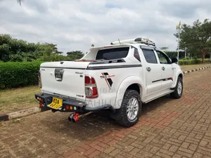 Toyota Hilux 2014 Off white