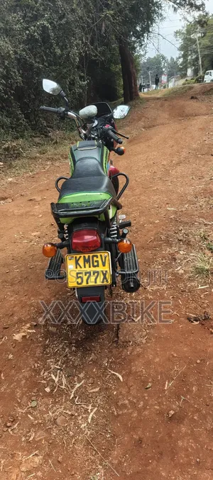 TVS HLX 125 2025 Red