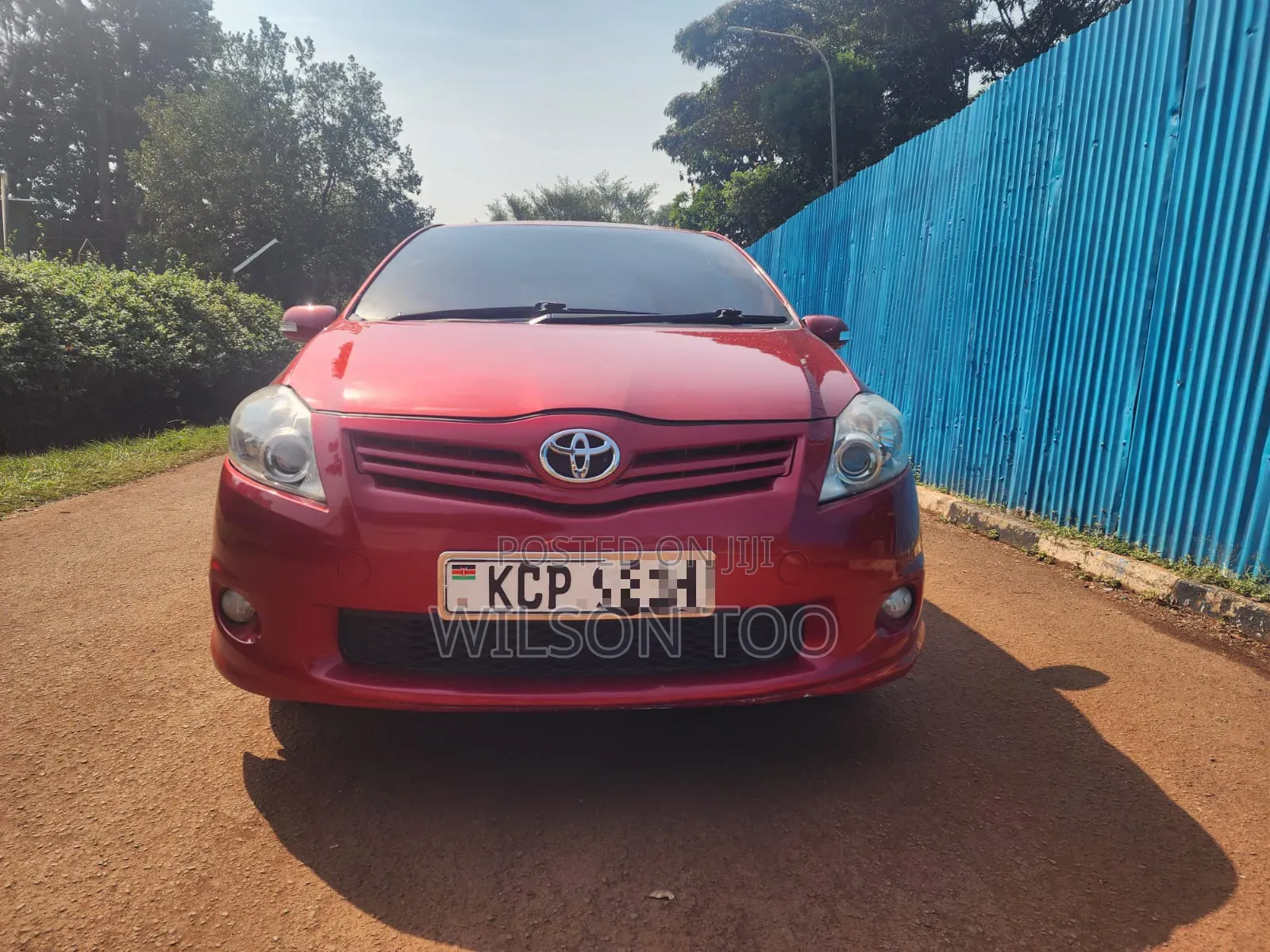 Toyota Auris 2012 Red
