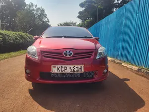 Toyota Auris 2012 Red