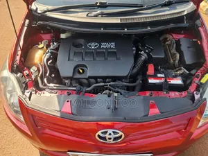 Toyota Auris 2012 Red