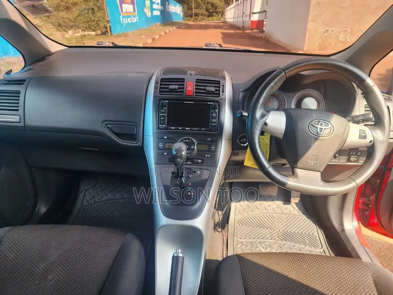 Toyota Auris 2012 Red