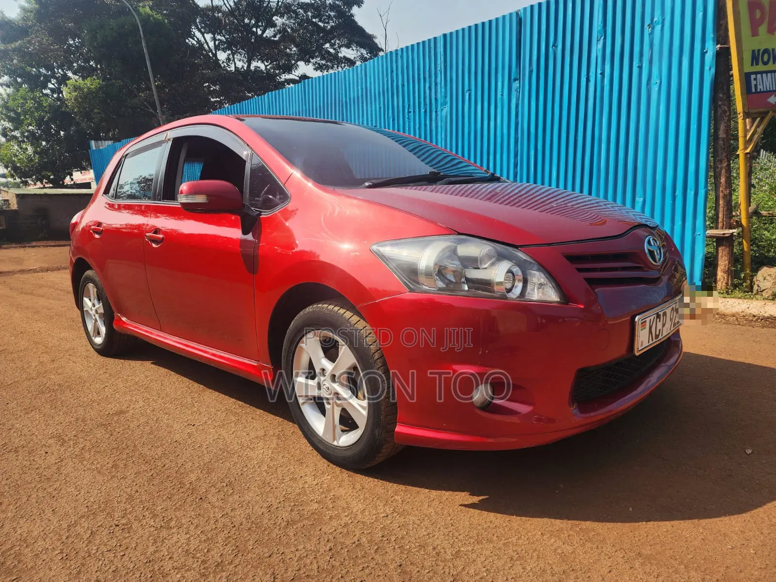 Toyota Auris 2012 Red