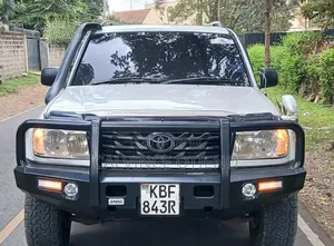 Toyota Land Cruiser 2004 White