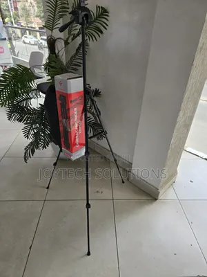 Heavy Duty Camera Tripod Stand for Canon, Nikon, Sony Smartphones