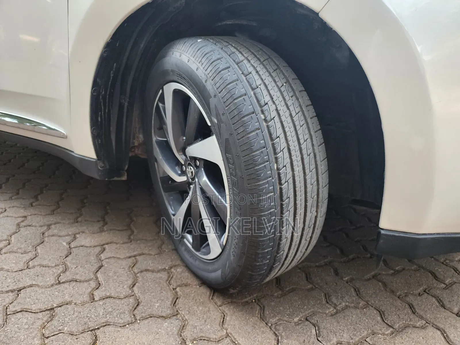 Toyota Harrier 2.0 4WD 2017 White