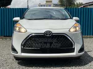 Toyota Sienta 2019 White