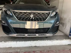 Peugeot 5008 2019 Green