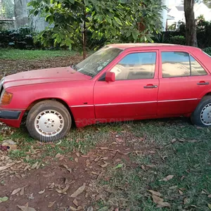 Mercedes-Benz E200 1993 Red