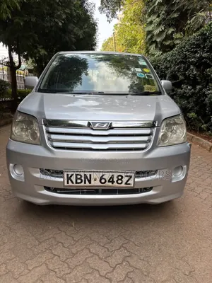 Toyota Noah 2005 Silver