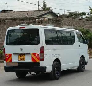 Toyota HiAce 2010 White