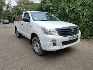 Toyota Hilux 2013 White
