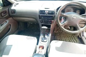 Nissan Sunny 2002 Silver