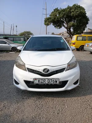 Toyota Vitz 2011 Silver