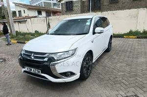 Mitsubishi Outlander 2016 White
