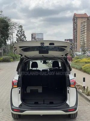 Toyota Sienta 2020 White