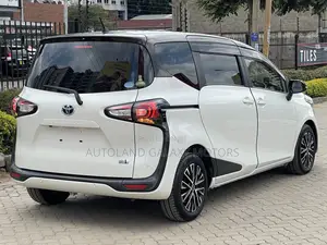 Toyota Sienta 2020 White