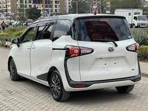 Toyota Sienta 2020 White
