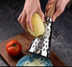 Round Shaped Grater With Bamboo Handle