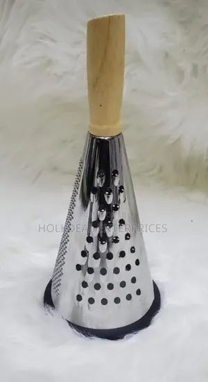Round Shaped Grater With Bamboo Handle