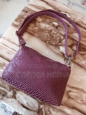 Purple Crossbody Shoulder Bag – Stylish Compact