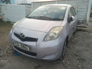 Toyota Vitz 2007 Silver