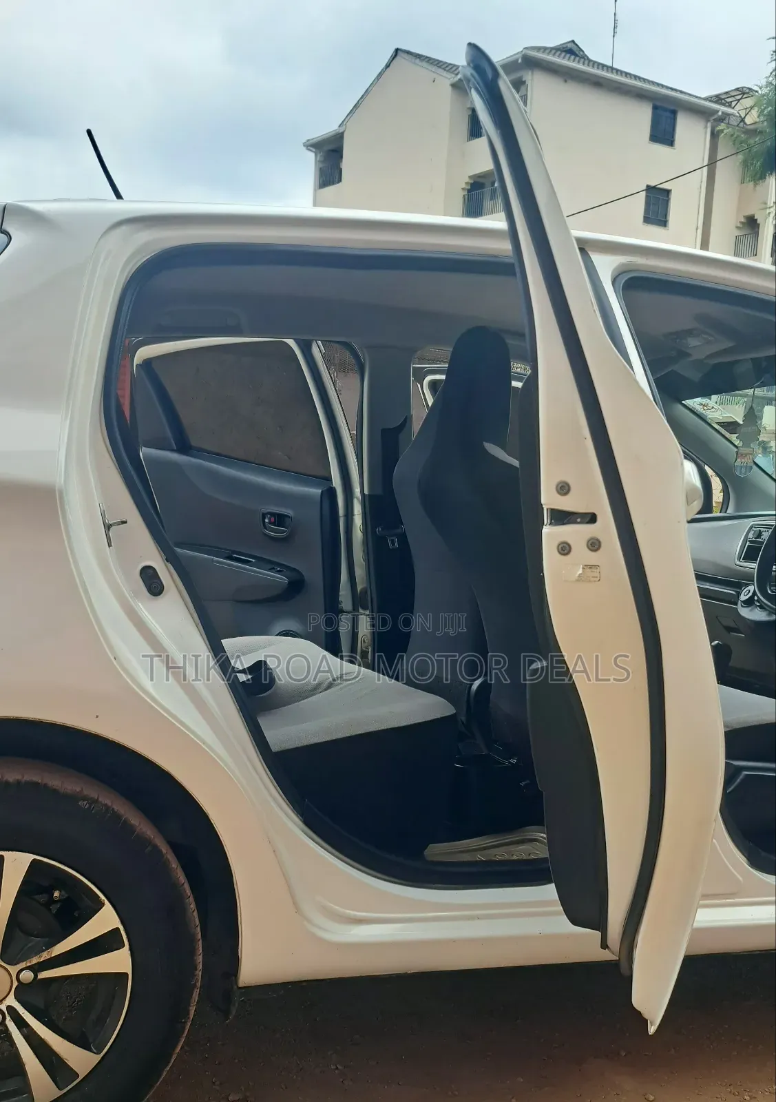 Toyota Vitz 2012 White