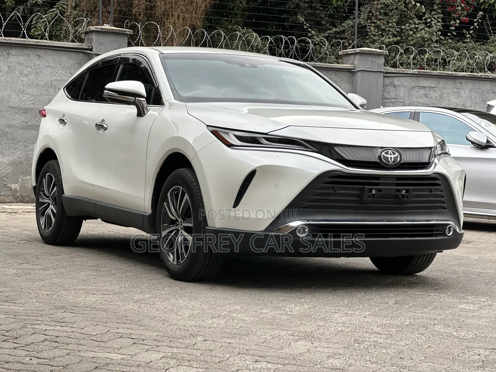 Toyota Harrier 2.0 2020 White