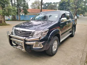 Toyota Hilux 2013 Blue
