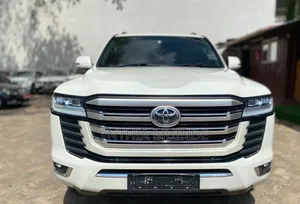Toyota Land Cruiser Prado 2015 White