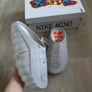 Nike Mind 001