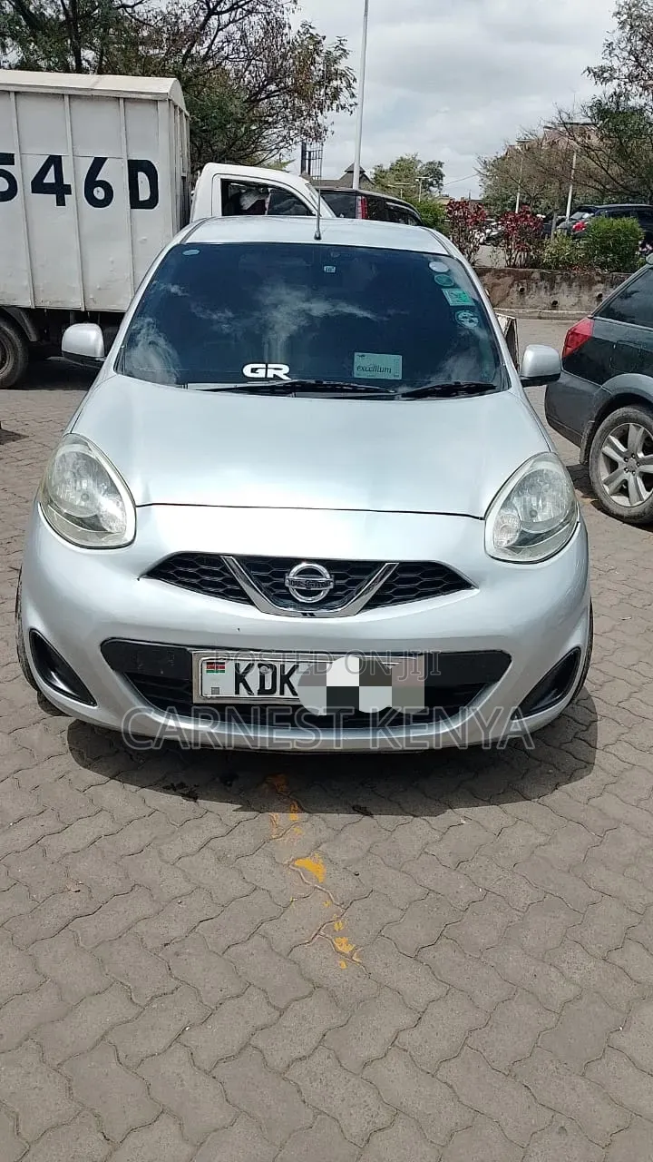 Nissan March 2018 Silver