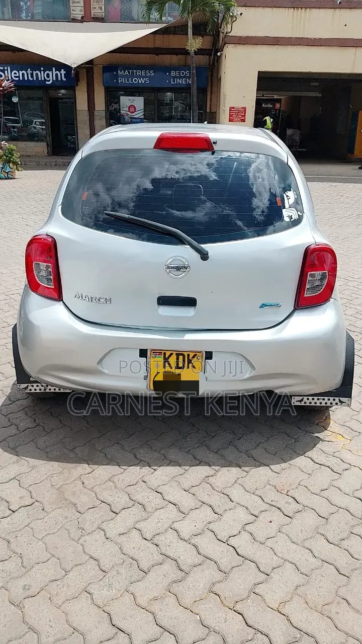Nissan March 2018 Silver