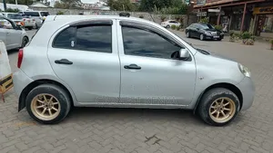 Nissan March 2018 Silver