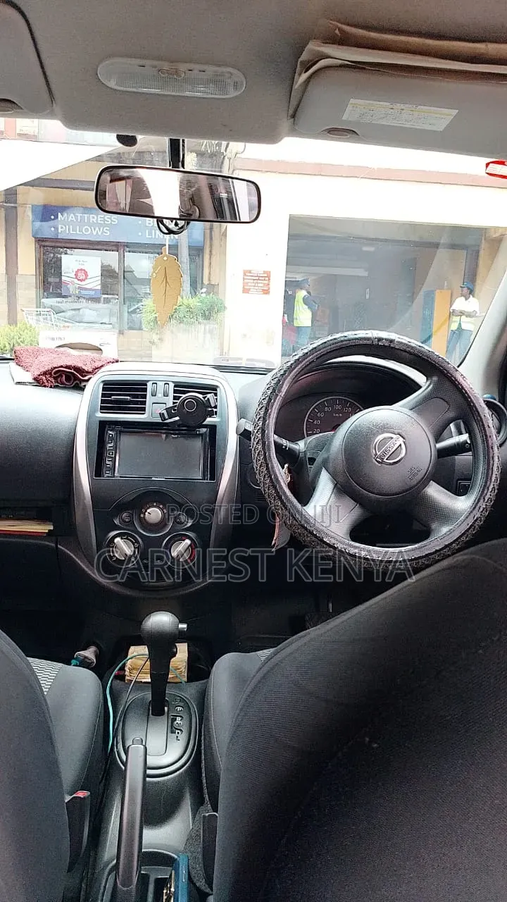 Nissan March 2018 Silver