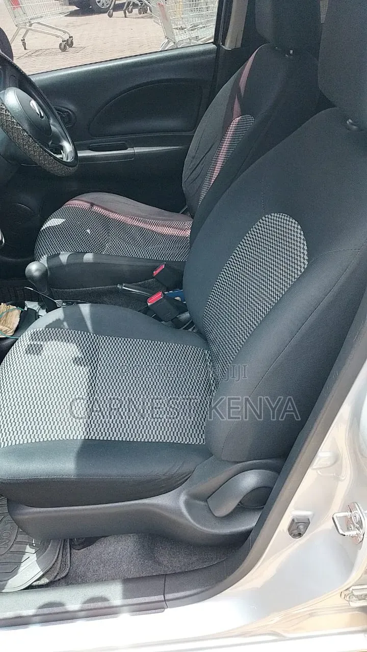 Nissan March 2018 Silver