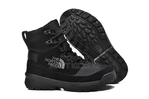 The North Face Chilkat v Cognito Waterproof Hiking Boots