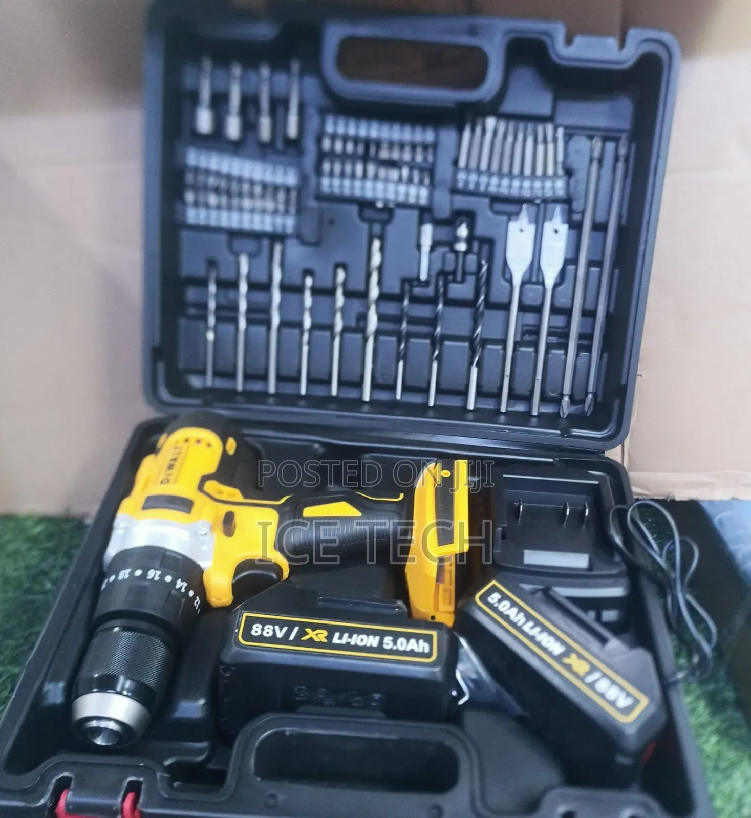 Dewalt Cordless Drill/ 88v Rechargeable Drill
