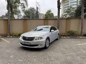 Toyota Crown Majesta 2012