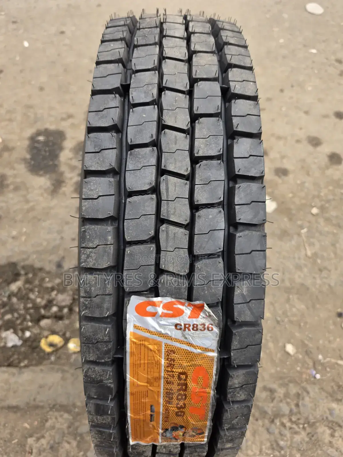 9.5 R17. 5 CST Tires (Diff)