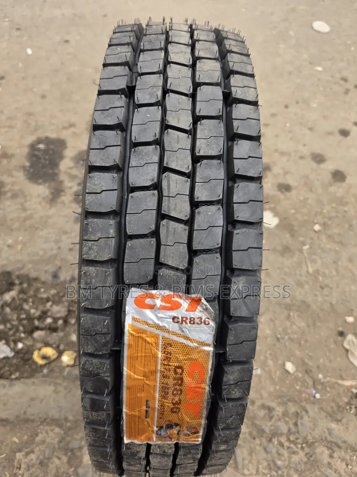 9.5 R17. 5 CST Tires (Diff)