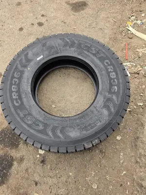9.5 R17. 5 CST Tires (Diff)