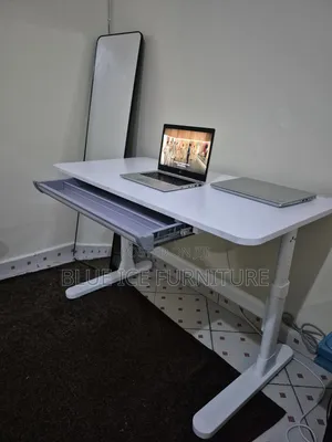 Manual 1.2m Adjustable Table
