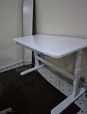 Manually Adjustable Table Computer Table