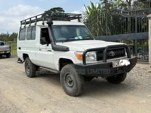 Toyota Land Cruiser 2009 White