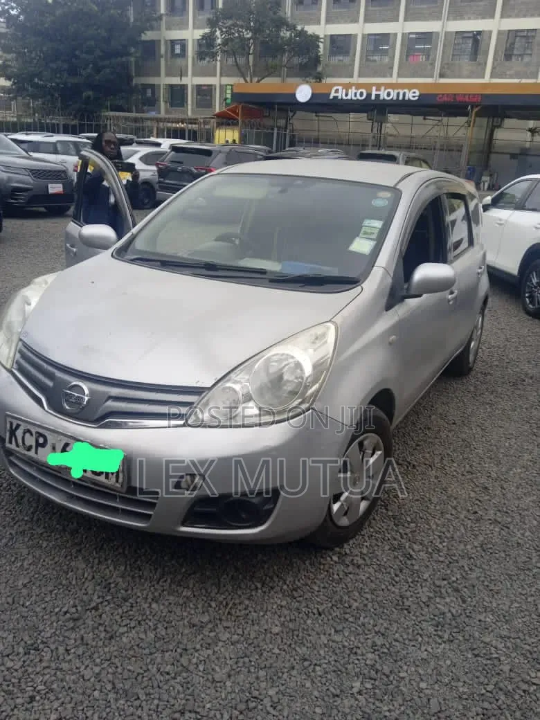 Nissan Note 2011 Silver