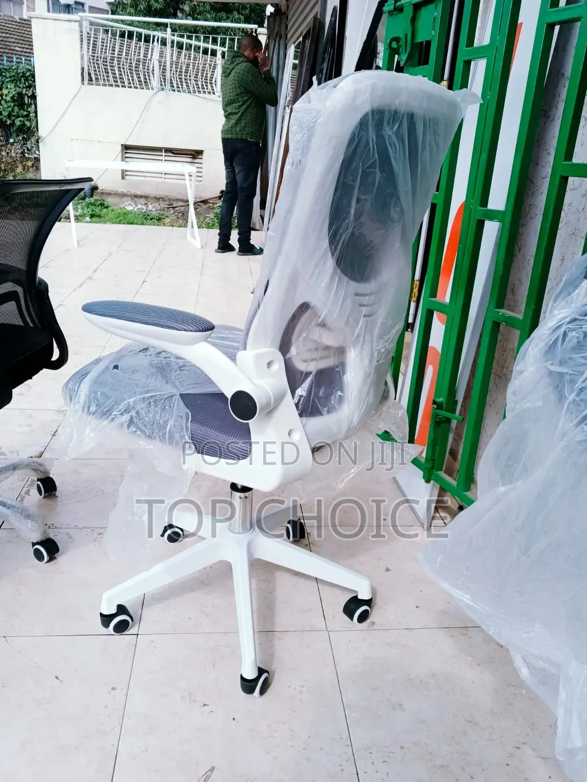 Modern Office Chairs With Adjustable Arms