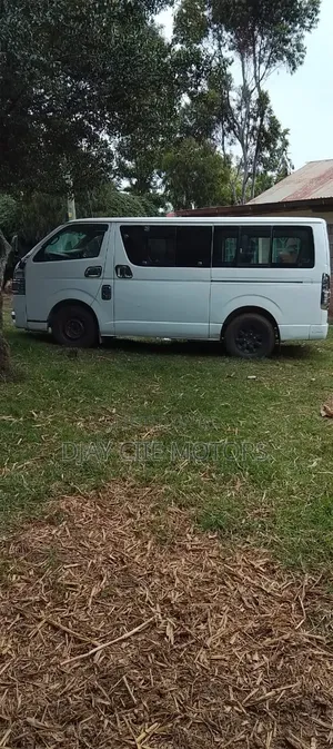 Toyota HiAce 2010 White