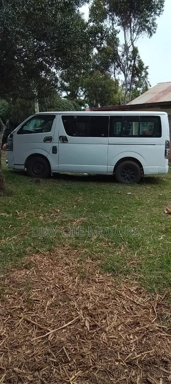Toyota HiAce 2010 White